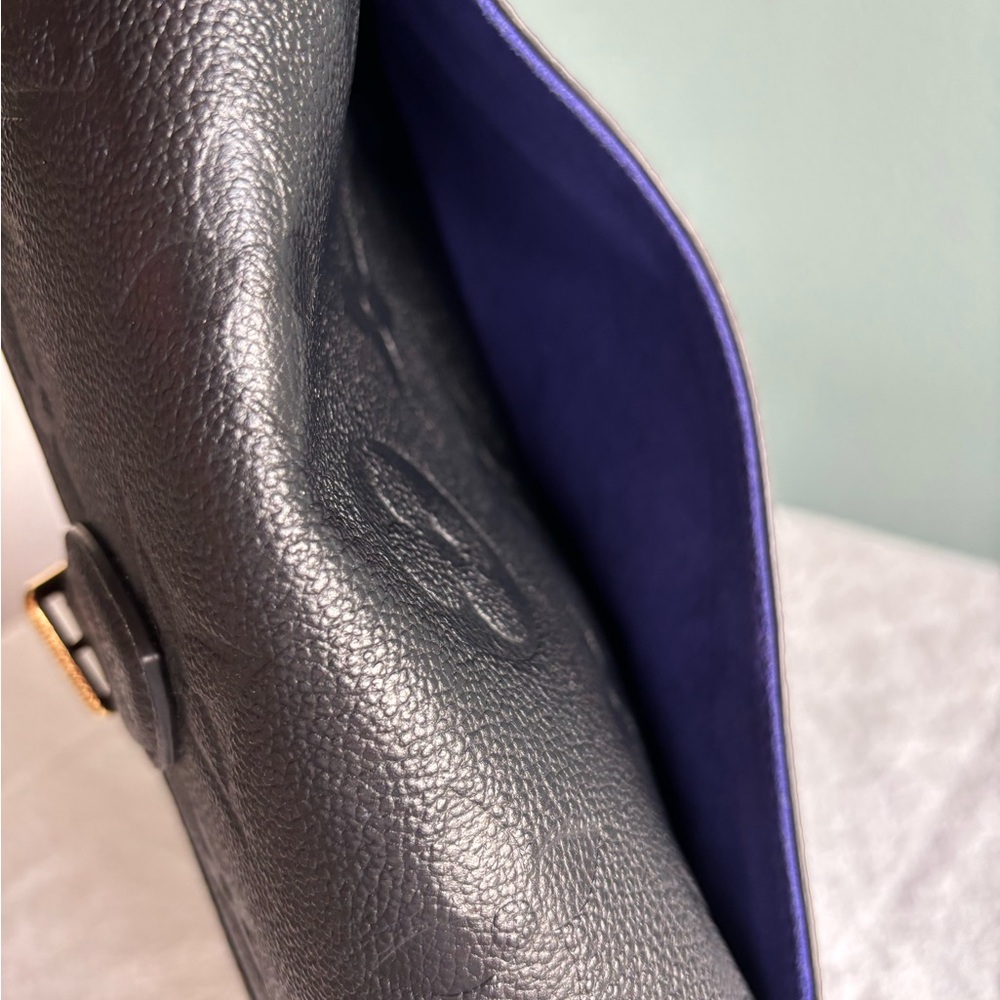 ❌SOLD ⭐️AUTHENTIC LOUIS VUITTON DIANE CONVERTIBLE CROSSBODY ⭐️ - Picture 2 of 16